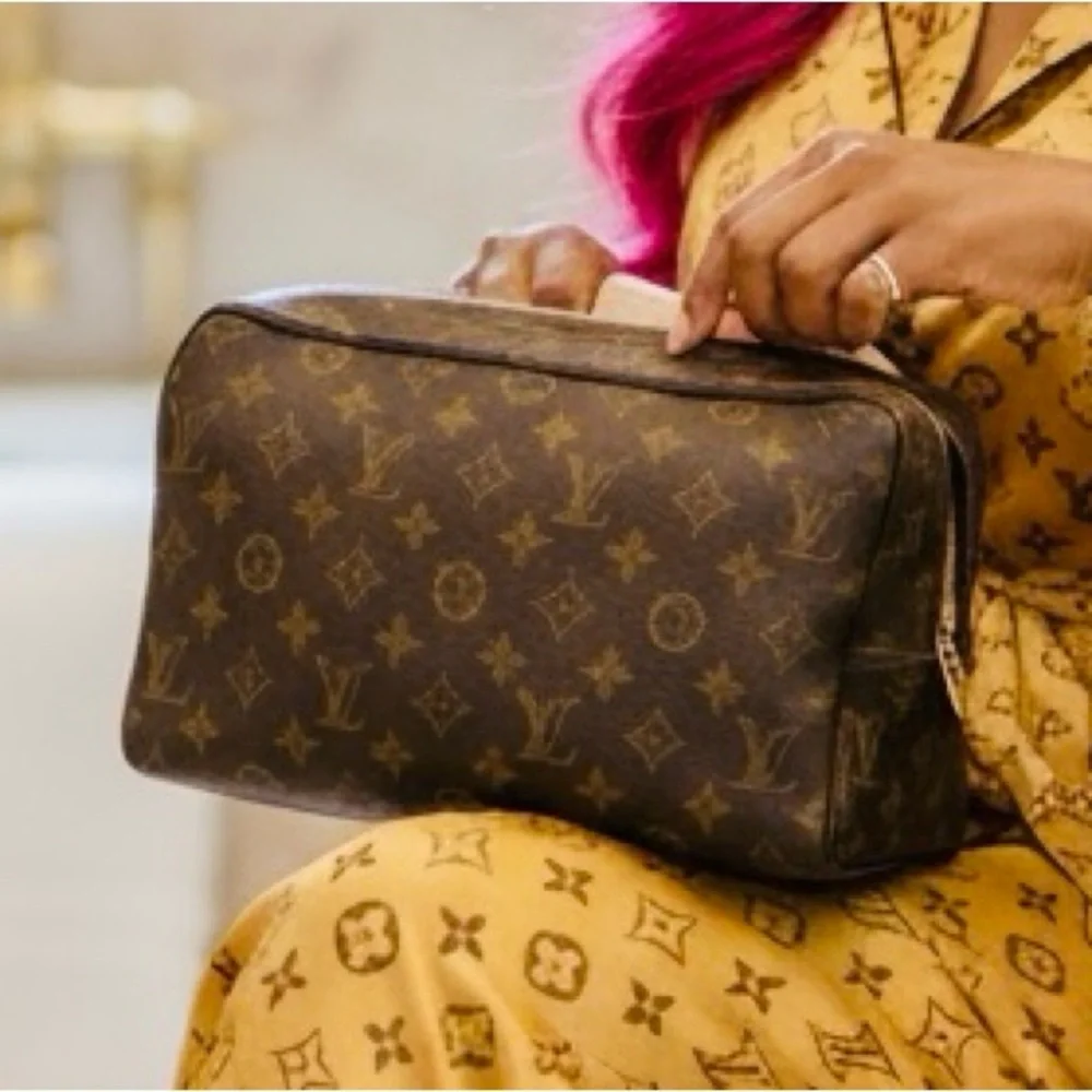 LOUIS VUITTON Monogram Trousse Toilette 28, Box, Dust, & Gift Bags, LV Card, EUC
